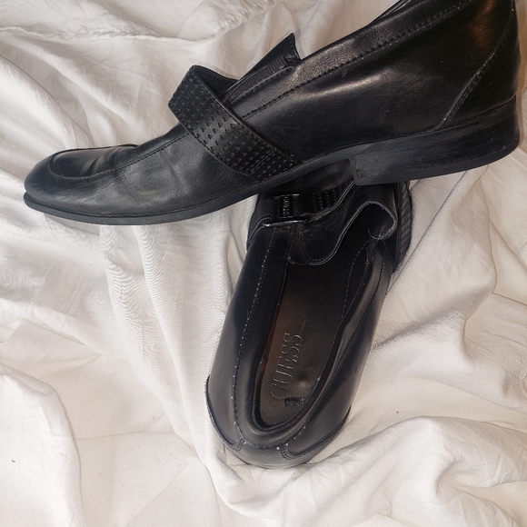 GUESS Men's Buckle dress shoes - Picture 4 of 6
